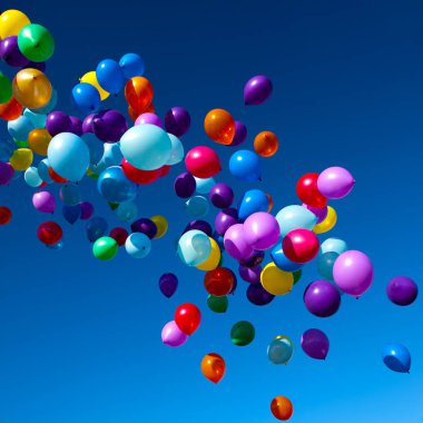 Renkli balonlar gökyüzünde uçan parti