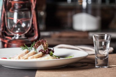 balık yemek patates püresi ile