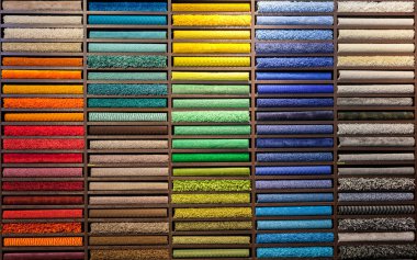 raflar çok renkli halı örnekleri