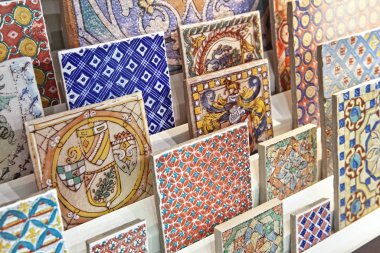 Portekiz'den süs kiremit renkli dizi