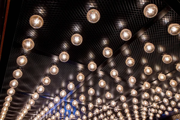 Luzes redondas no teto da sala . — Fotografia de Stock