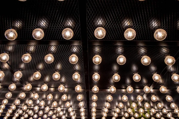 Luzes redondas no teto da sala . — Fotografia de Stock