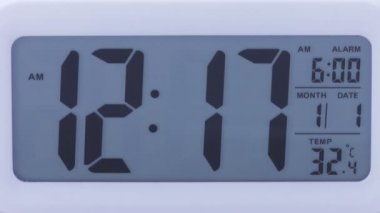 Dijital saat zaman atlamalı