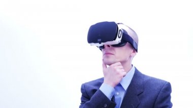 VR-kulaklık - 4 K kullanarak iş adamı