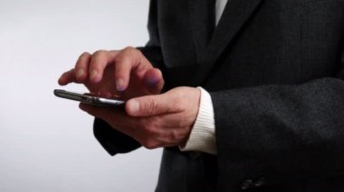 İşadamı cep telefonu 4 K okuma
