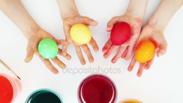 Colorful easter eggs in child hands. Top view — Stock Video