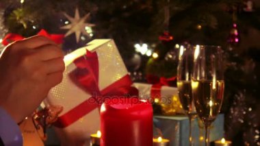 Eşleşme Noel ağacı 4 k önünde mum ışığı