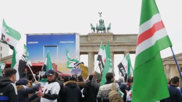 Suriyeli mülteciler Berlin, Almanya, 15 Ekim 2017 gösteri — Stok video