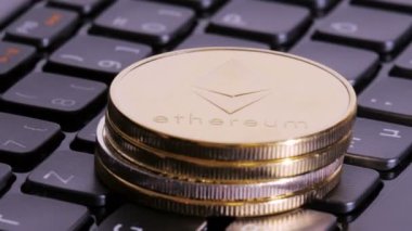 Ethereum incelemesi. Cryptocurrency dizüstü klavye
