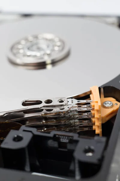 Dentro de la unidad de disco duro del ordenador (HDD ) —  Fotos de Stock