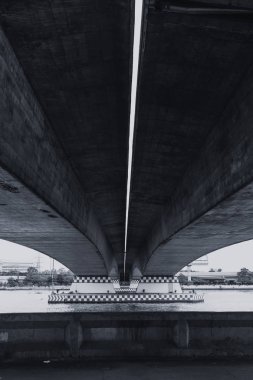 büyük beton köprü inşaat vintage renk tonu.