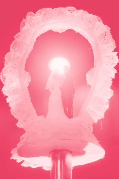 Bröllopstårta docka vintage färg rosa färgton. — Stockfoto