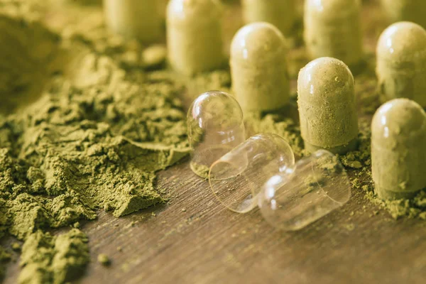 Kariyat Powder - Organic herbal drug an alternative medicine with hand manual capsule packing tool. — Stock Photo, Image