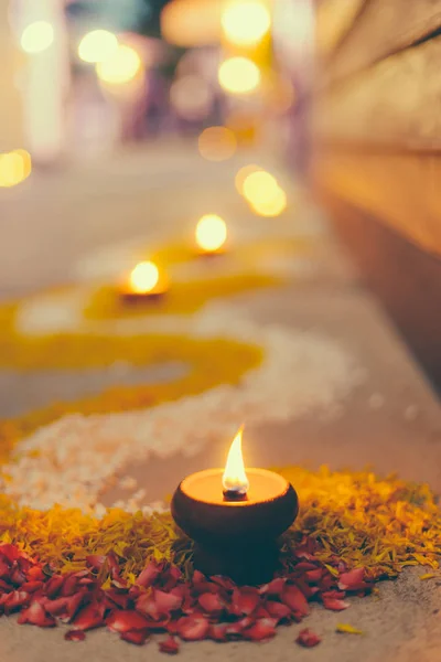 Asiático estilo tailandês tradicional cultura óleo fogo vela lanterna — Fotografia de Stock