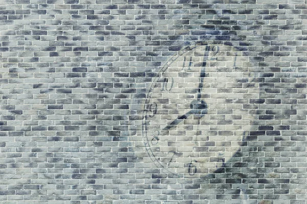 Ρολόι μπογιά στον τοίχο από τούβλα, μνήμη διάστημα για πάντα έννοια. — Φωτογραφία Αρχείου