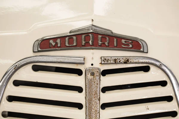 "Morris Motors "Vintage mini logo de voiture du constructeur automobile britannique produisant des voitures légères en 1968 . — Photo