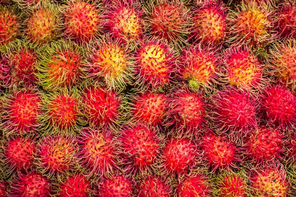 Rambutan ou fruits poilus, Fruits thaïlandais sucrés . — Photo