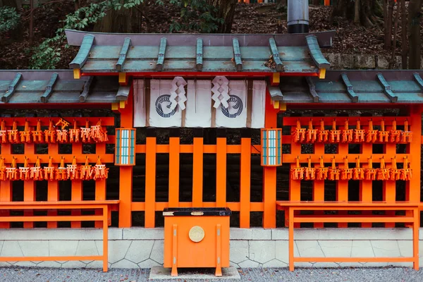 Japonský červený chrám v Kjótu podzimní sezóny - Fushimi Inari Taisha svatyně. — Stock fotografie