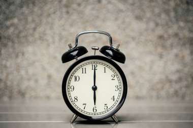 Retro vintage saat 6 yönünde