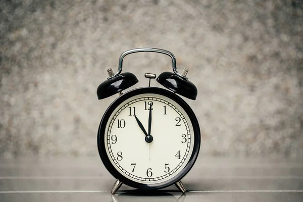 Reloj retro vintage a las 11 en punto — Foto de Stock