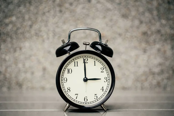 Reloj retro vintage a las 3 en punto — Foto de Stock