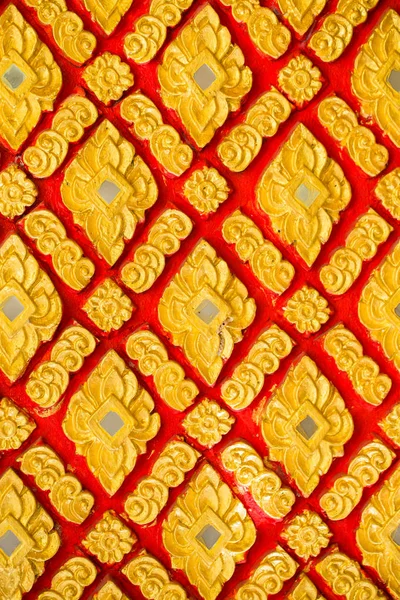 Тайської культури Золотий квітковий візерунок храму Орнамент. — стокове фото