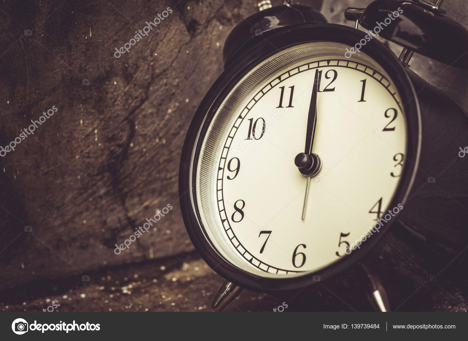 Pictures clock to color 12 o'clock retro vintage clock brown color