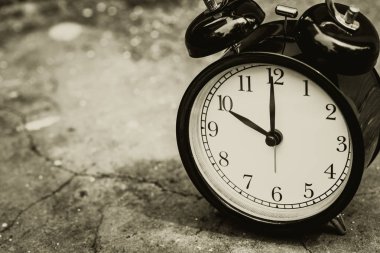 alanı olan eski retro saat için saat 10 yönünde metin sepya rengi.