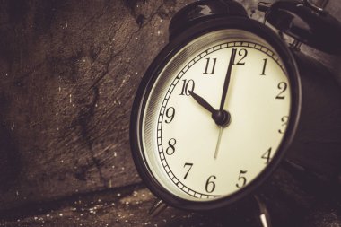 Saat 10'retro vintage saat kahverengi renk tonu.