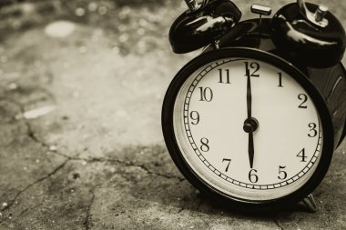 alanı olan eski retro saat 6 yönünde metin sepya rengi için.