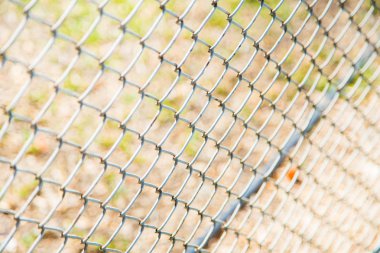 Çelik tel örgü çit.