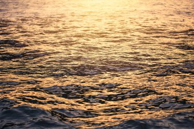 gün batımı nehir, altın güneş su dalgası desen arka plan