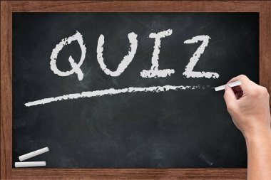 el ile test kelime kara tahta tutun tebeşir ahşap tahta üzerinde metin için tebeşir leke boş yer ile kirli