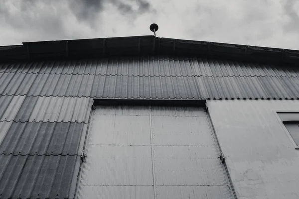 Old warehouse gate close in black and white color tone — Stock Photo, Image