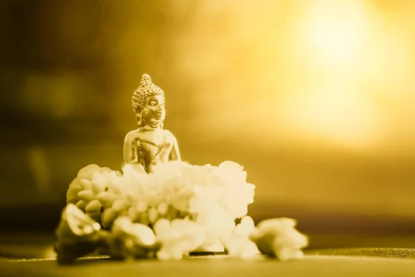 Маленький золотой Будда с местом для текста — стоковое фото