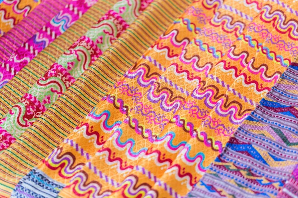 Norte tailandés hermosa tela seda textil patrón textura colorido . —  Fotos de Stock