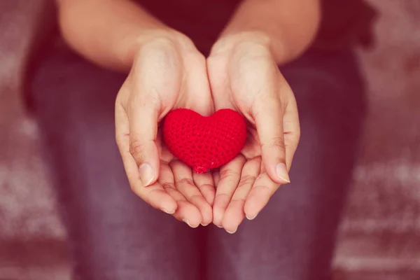 Donner du cœur et de l'amour à la Saint-Valentin — Photo