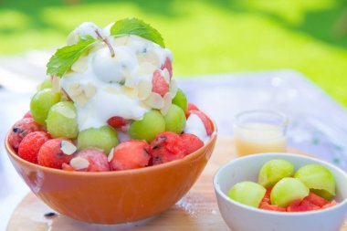 Bingsu tatlısı, yaz mevsimi tatlandırıcı Kore usulü buzlu tatlı.