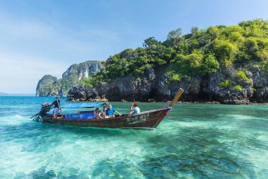 Deniz okyanus güzel manzara ve Phi Phi Krabi Phuket adaları ile turizm.
