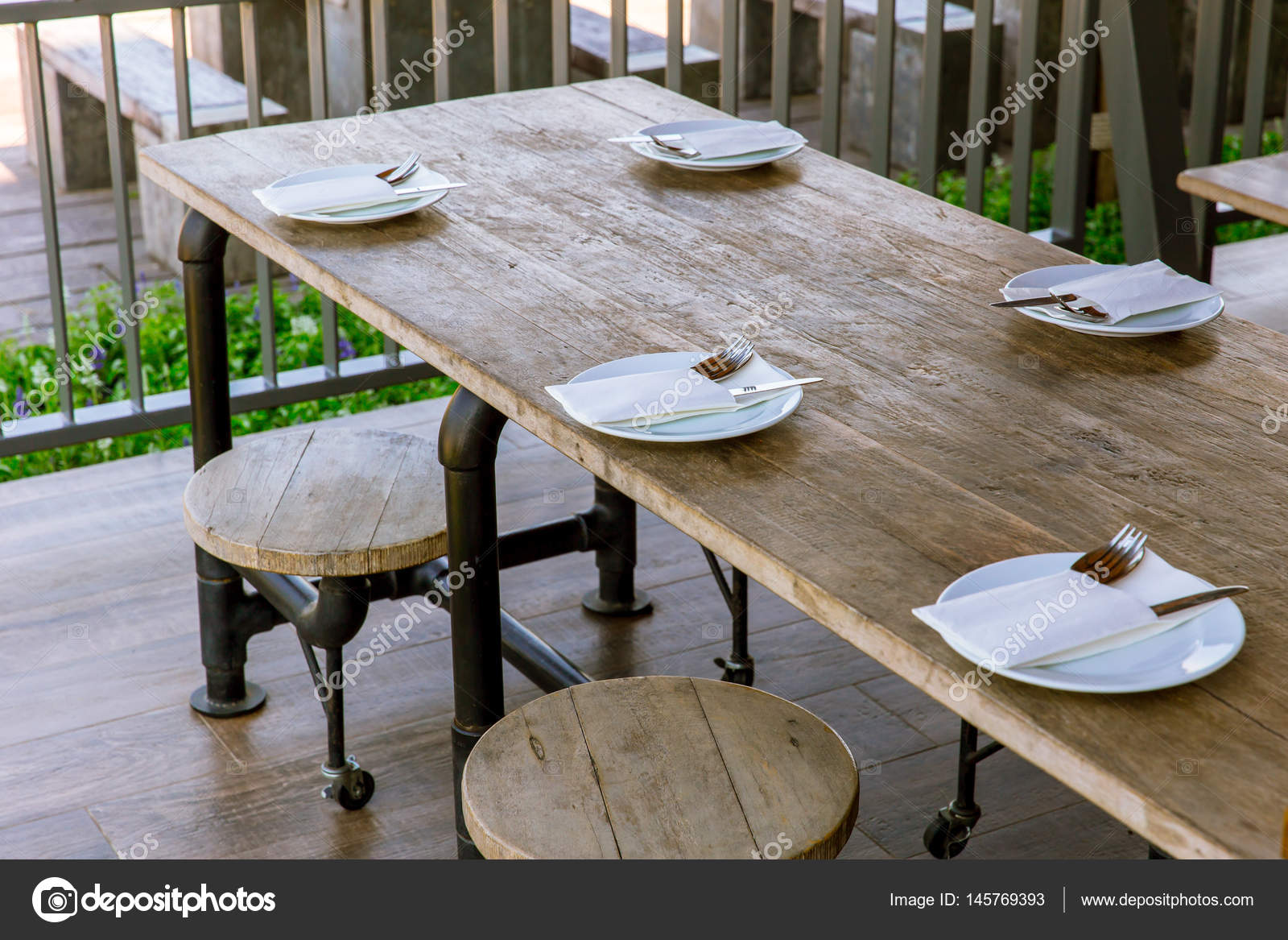 Clean new nobody wood table of cafe and restaurant. ⬇ Stock Photo