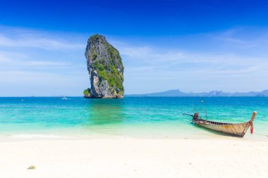 Tayland yaz seyahat deniz, deniz Beach Krabi Phi Phi Island Phuket Tayland eski bir ahşap tekne 