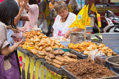 Vejetaryen Festivali yılında Tayland 2016 yılında sarı bayrak ile Yaowarat veya Bangkok Çin şehir sokak gıda dekorasyon.