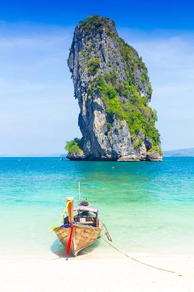 Tayland yaz seyahat deniz, deniz Beach Krabi Phi Phi Island Phuket Tayland eski bir ahşap tekne 