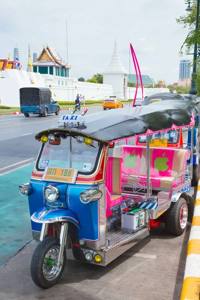 Tuk-Tuk is park in front of Wat Phra Kaeo or Grand Palace waiting for tourist, Bangkok, Thailand. — Stock Photo, Image