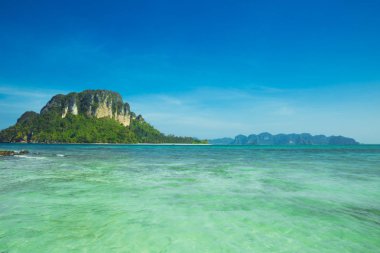 Tropikal plaj ve Adası Andaman Denizi, Tayland