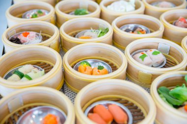 Yumcha veya Dim sum, bambu yığını çanak hizmet Çin Mutfağı stil Buhar gıda.