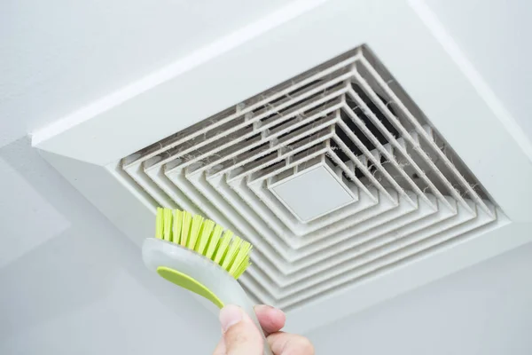Cleaning Dust out from Air Duct with brush, Danger for health and the cause of pneumonia in office people. — Stock Photo, Image