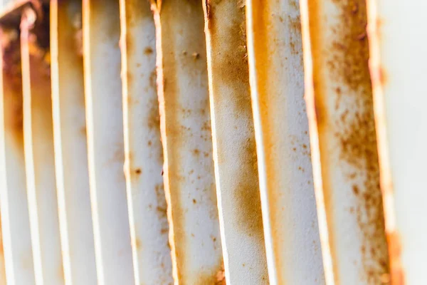 Branschen maskin bakgrund Rostig metall stål grill luft ventilation. — Stockfoto