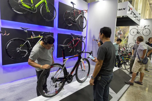 Internationale Bangkok fiets 9e 2017. Grootste fietsen fiets Expo in Thailand, Trend van fietsen populair en fiets voor papa Azië is nieuwe grote doelstelling van fietsen markt consumenten. — Stockfoto