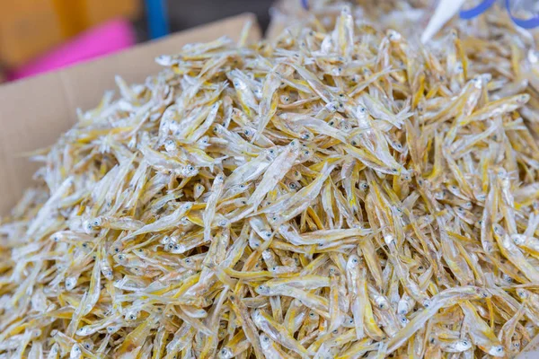 Small fish dried for food sale at Mahachai market sea food market one of Thailand's Largest Seafood Markets. — Stock Photo, Image